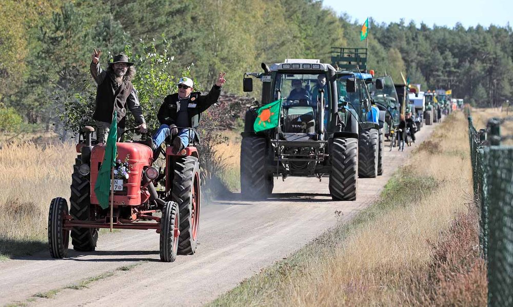 Treckertour zu den Atom-Anlagen